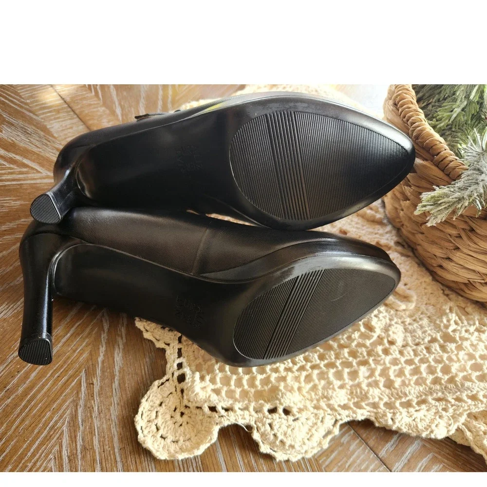 Naturalizer Black Leather Mary Jane Heels
